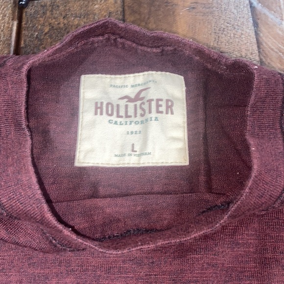 Hollister Long Sleeve - Picture 2 of 2
